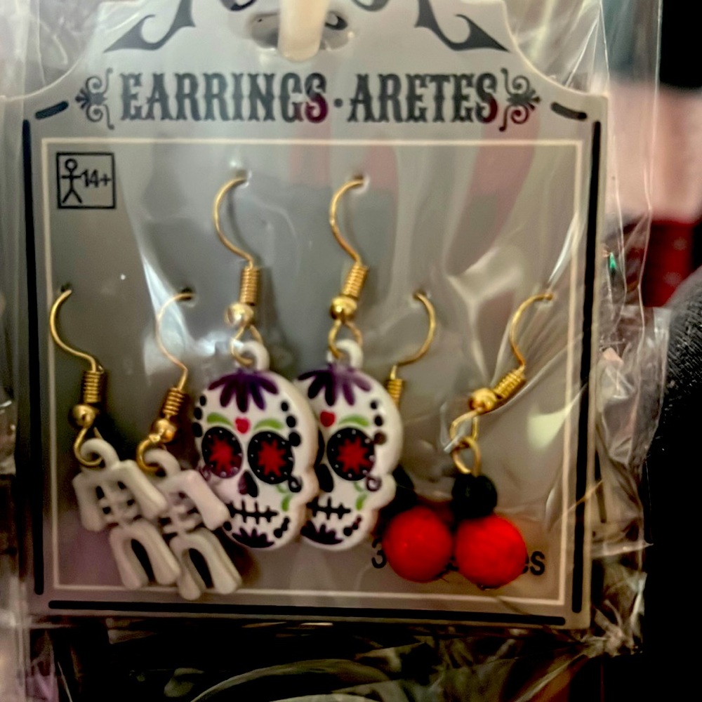 Sugar skull Halloween earring